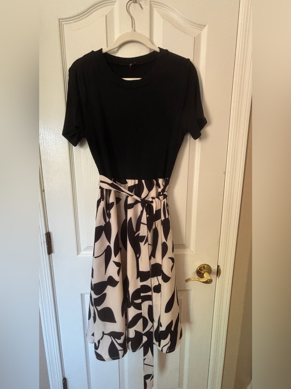 Professional Black & Cream Short-Sleeve A-Line Dress with Printed Skirt ~ Large